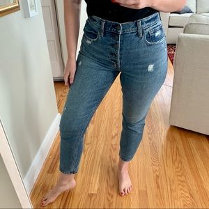 Abercrombie & Fitch The Mom High Rise Jean